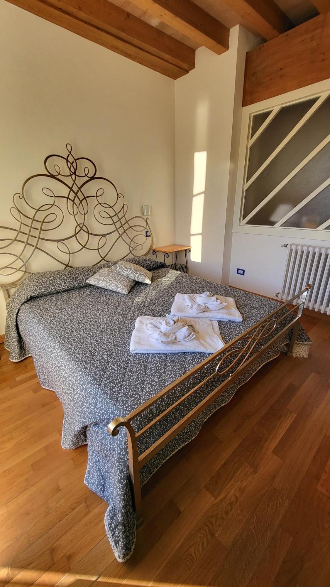 Balconi San Giorgio Bed and Breakfast Βαρένα Δωμάτιο φωτογραφία